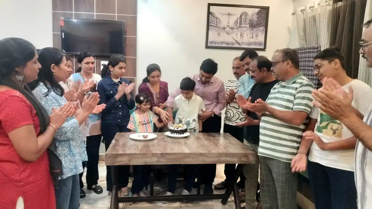 Birthday celebration arranged for a Suzu Travels guest
