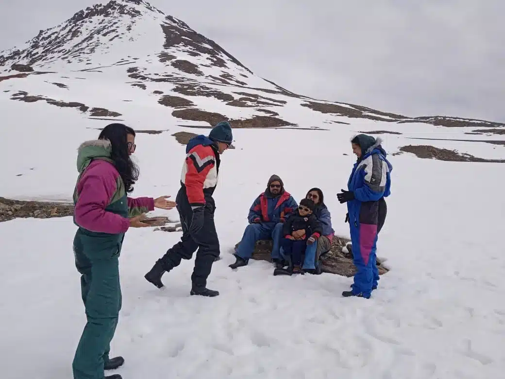 Suzu Travels guests enjoying the snow in Himachal