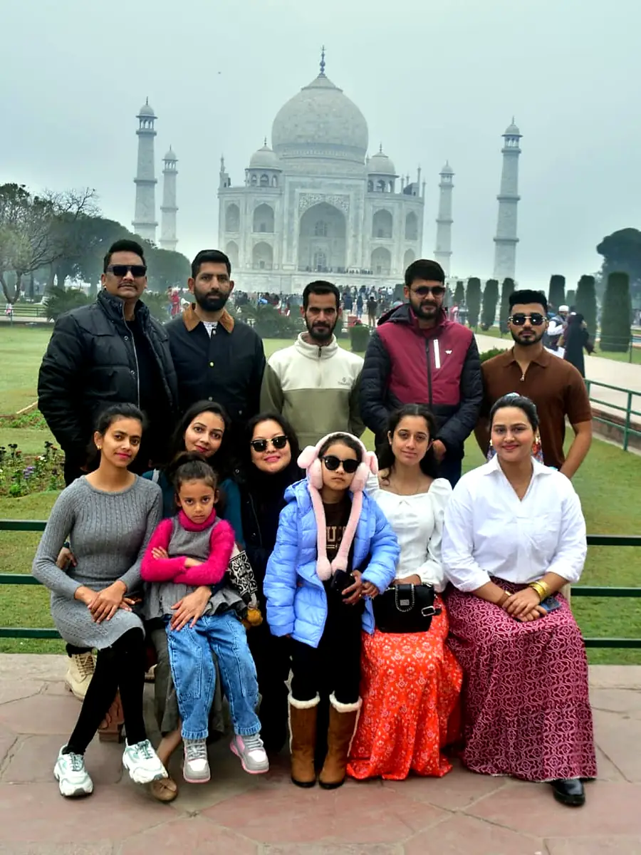 Suzu Travels guests at the Taj Mahal in Agra