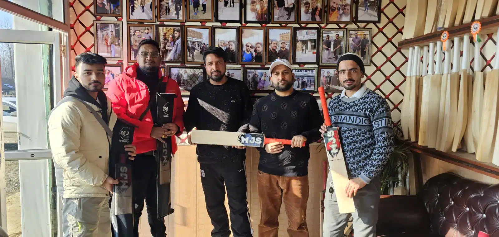 kashmir willow cricket bat factory Kashmir willow cricket bat workshop visit on the Srinagar to Pahalgam road