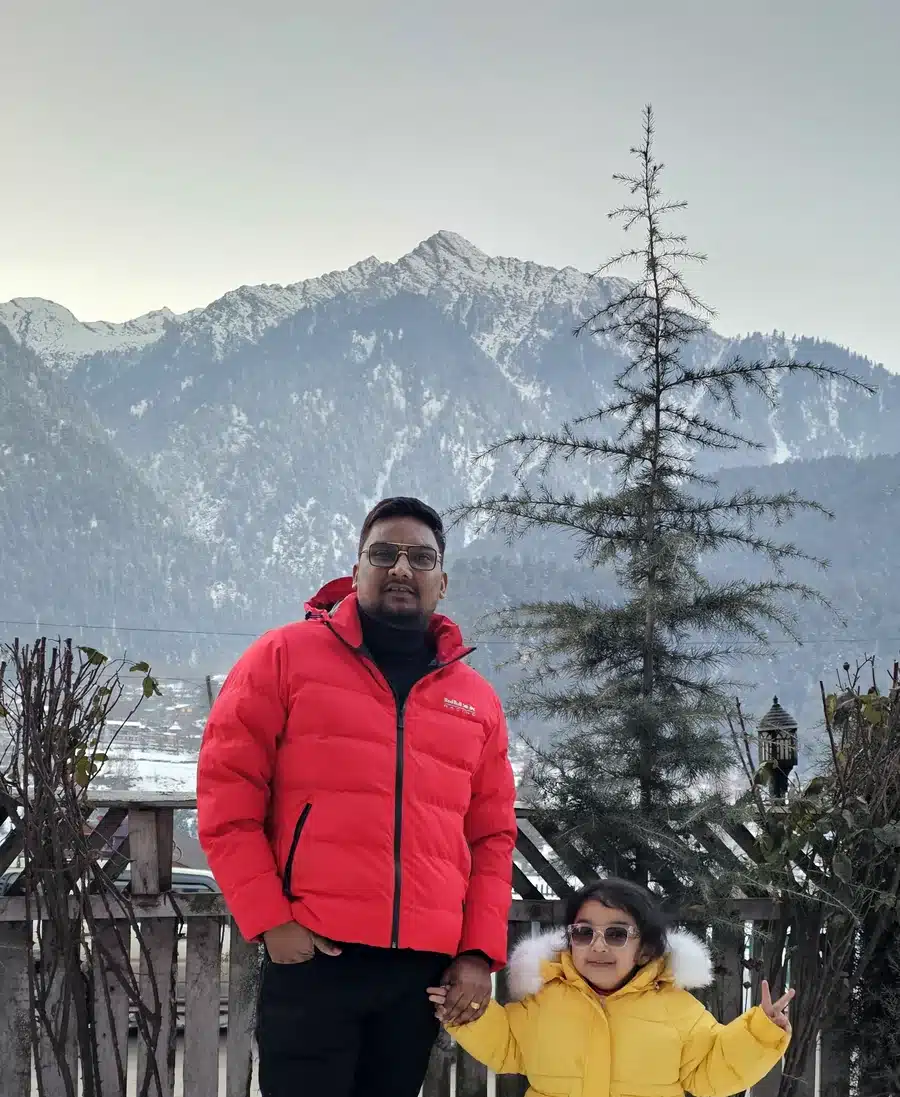 Family of Suzu Travels guests in Pahalgam, Kashmir