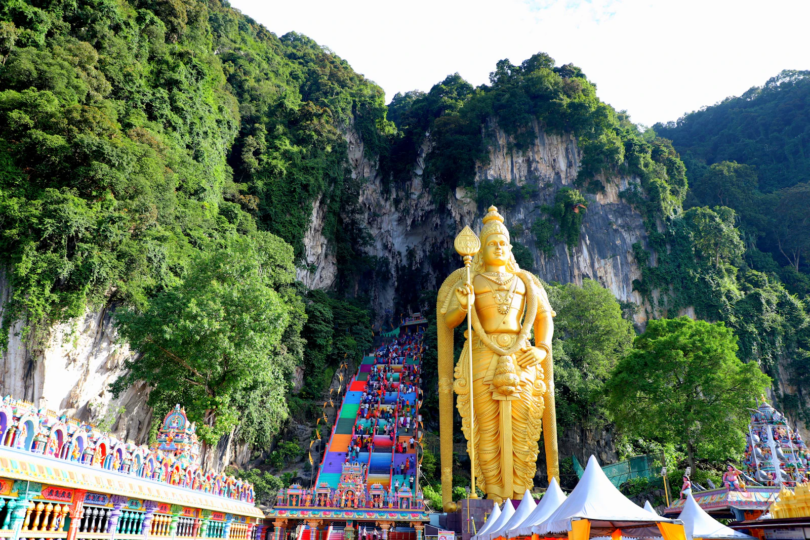 suzu abroad malaysia 2 Golden Murugan statue and rainbow steps at Batu Caves, Malaysia