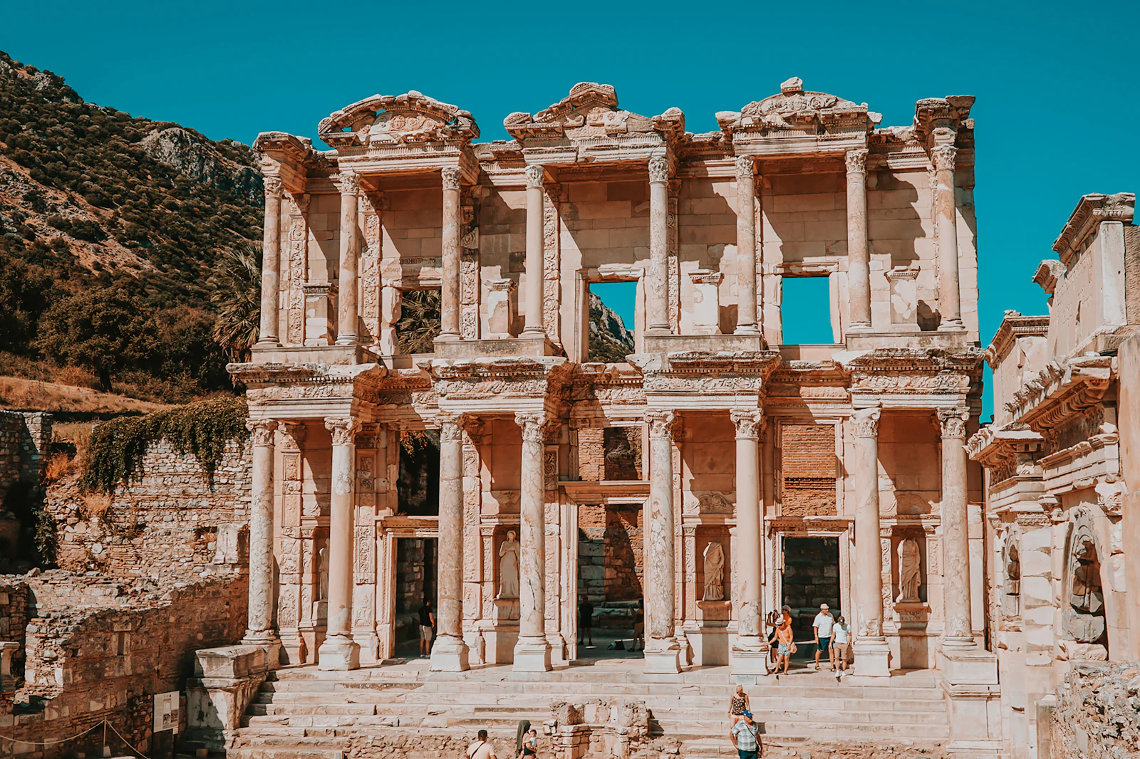 suzu abroad turkey ephesus library of celsus Visitors in front of the Library of Celsus facade at the ancient city of Ephesus, Selçuk, Turkey