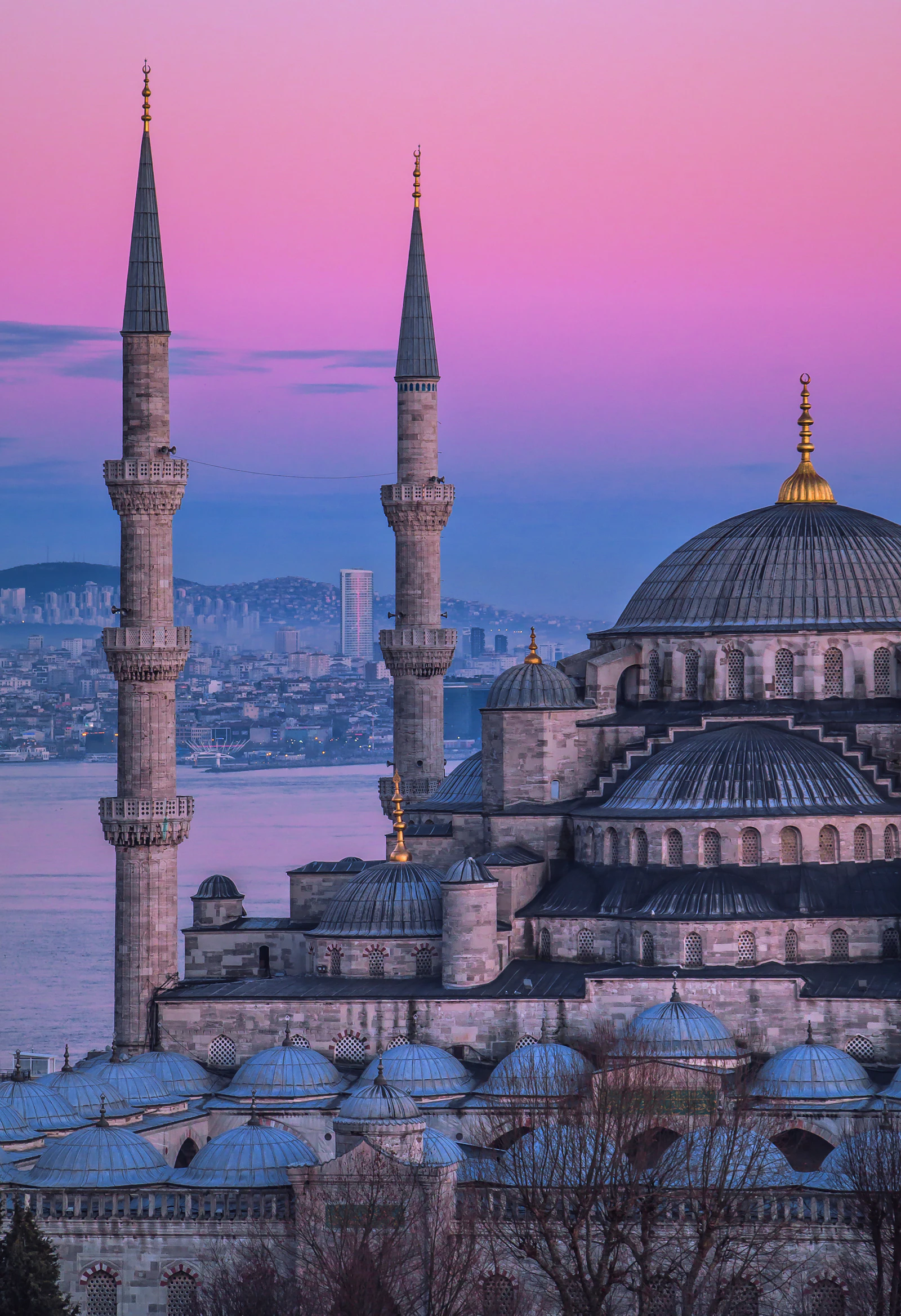 suzu abroad turkey sultanahmet mosque dusk Domes and minarets of a mosque in Sultanahmet, Istanbul, under a pink dusk sky