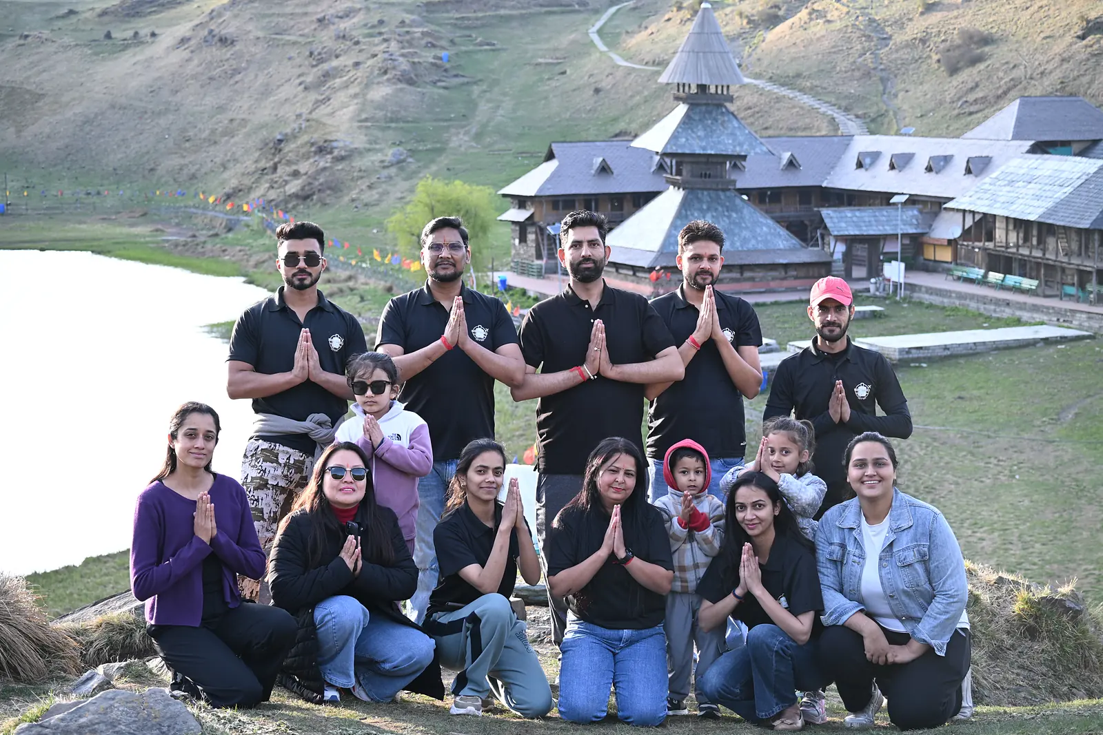 suzu travels team prashar lake trip Suzu Travels team group photo at Prashar Lake